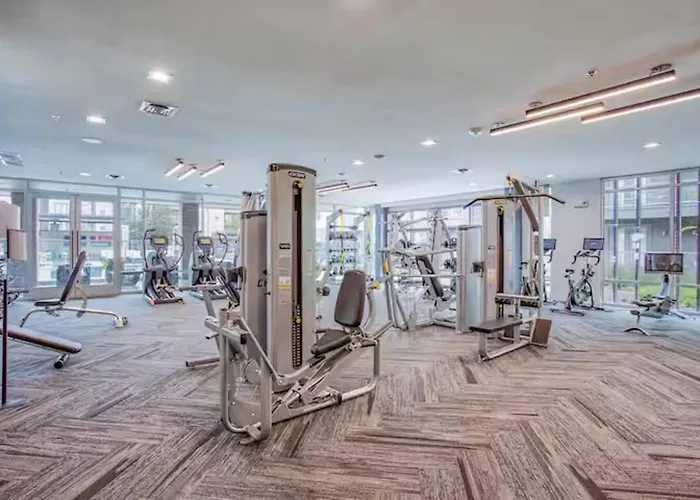 Luxury 1br King Bed In North Worth - Pool, Gym, Parking & Pet Friendly - Stockyards & World Cup Apartment