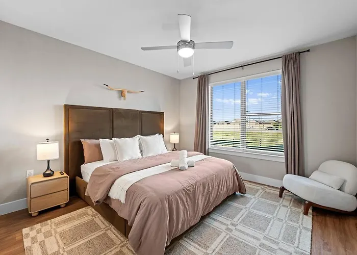 Luxury 1br King Bed In North Worth - Pool, Gym, Parking & Pet Friendly - Stockyards & World Cup *