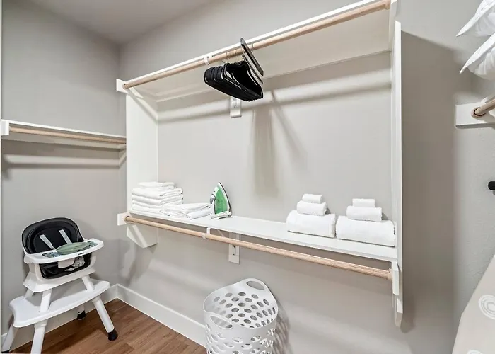 Luxury 1br King Bed In North Worth - Pool, Gym, Parking & Pet Friendly - Stockyards & World Cup Apartment Fort Worth